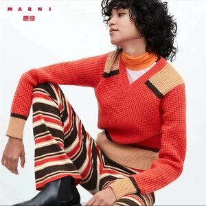 MARNI x Uniqlo Red & Tan V-Neck Knit Sweater Medium